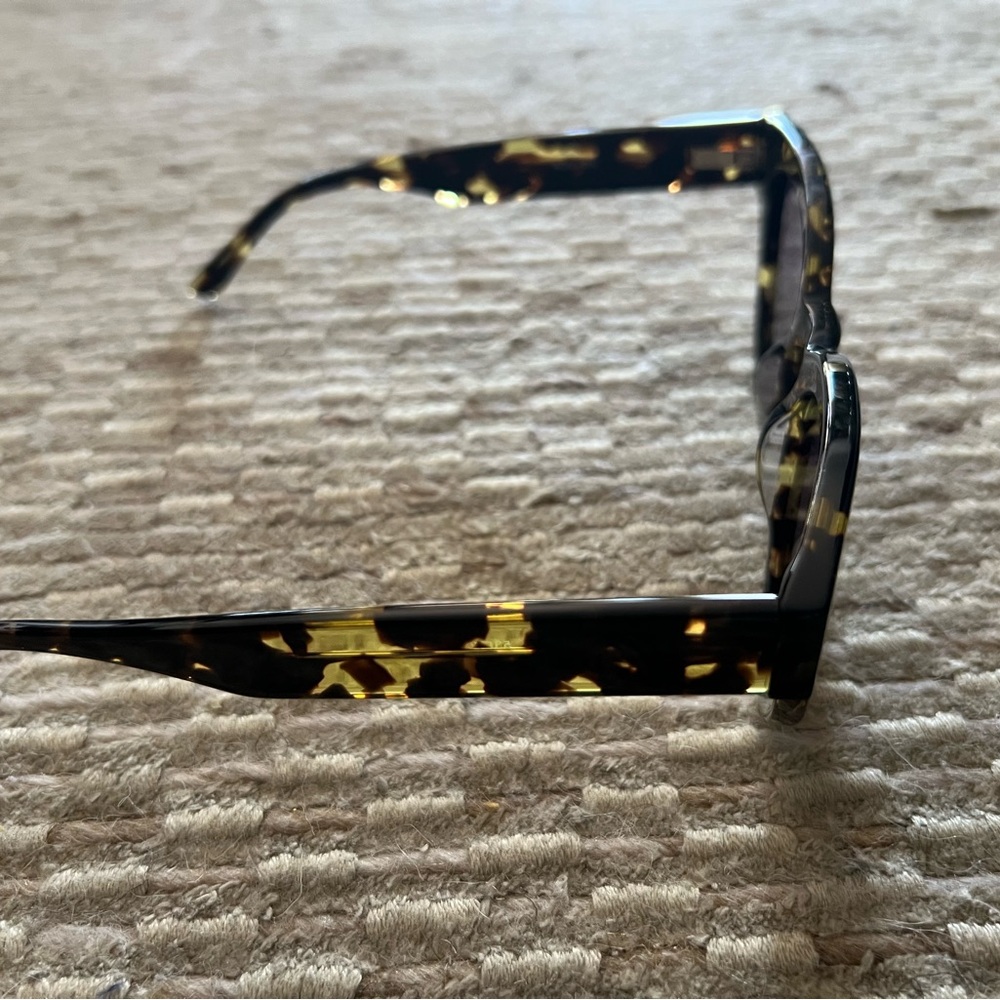 J. McLaughlin Tortoise Shell sunglasses - Picture 6 of 7
